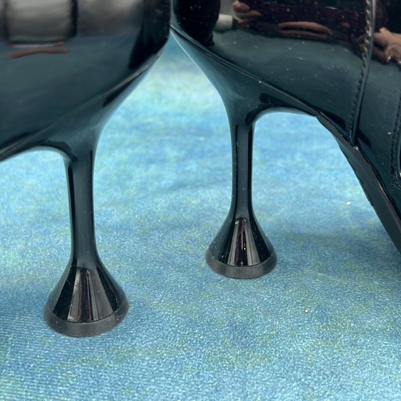 INC International Concepts patent leather boots with unique heel - Picture 3 of 5